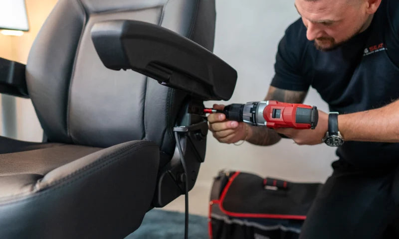 Vi utför reparation av defekta delar för arbetsstolar och 24-tinnamrsstolar.